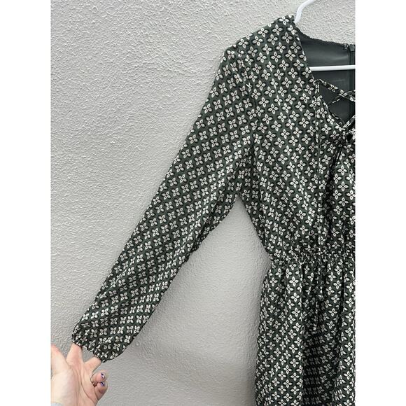 Charlotte Russe Womens Romper Size Small Green Long Sleeve CrissCross Chest - Picture 2 of 15